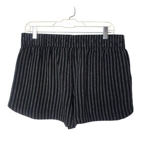 Maurices Womens Casual Shorts M Black & White Striped Chic Pockets Athleisure